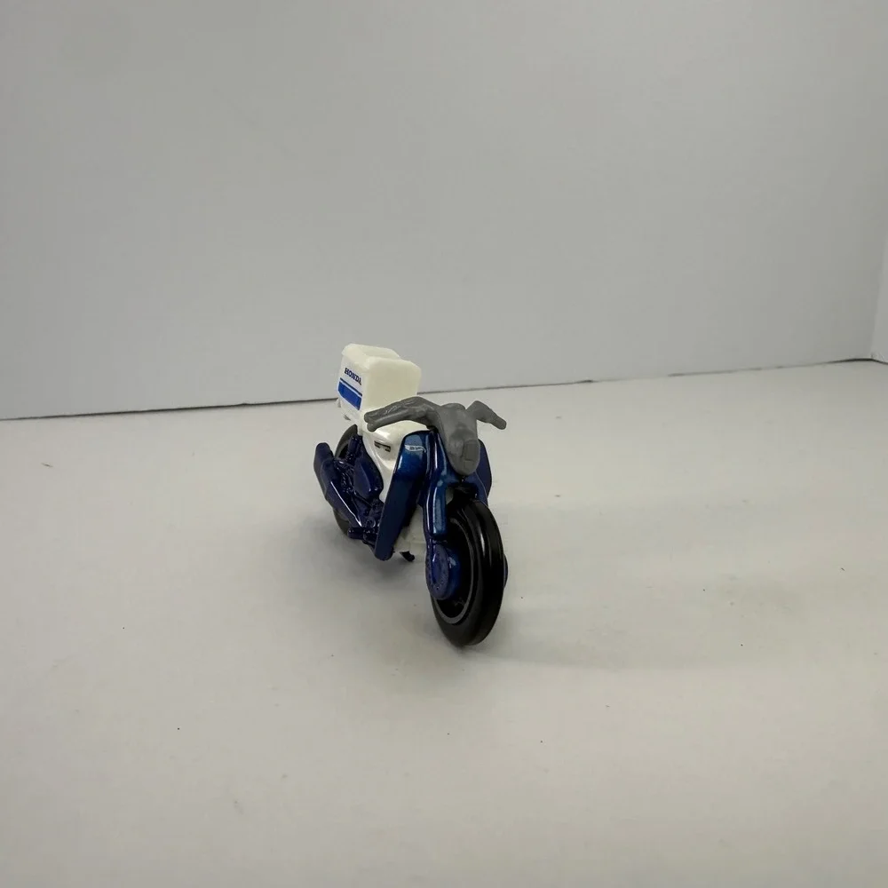 Hot Wheels Honda Super Cub Metallic Blue White Delivery Motorcycle Diecast 1:64